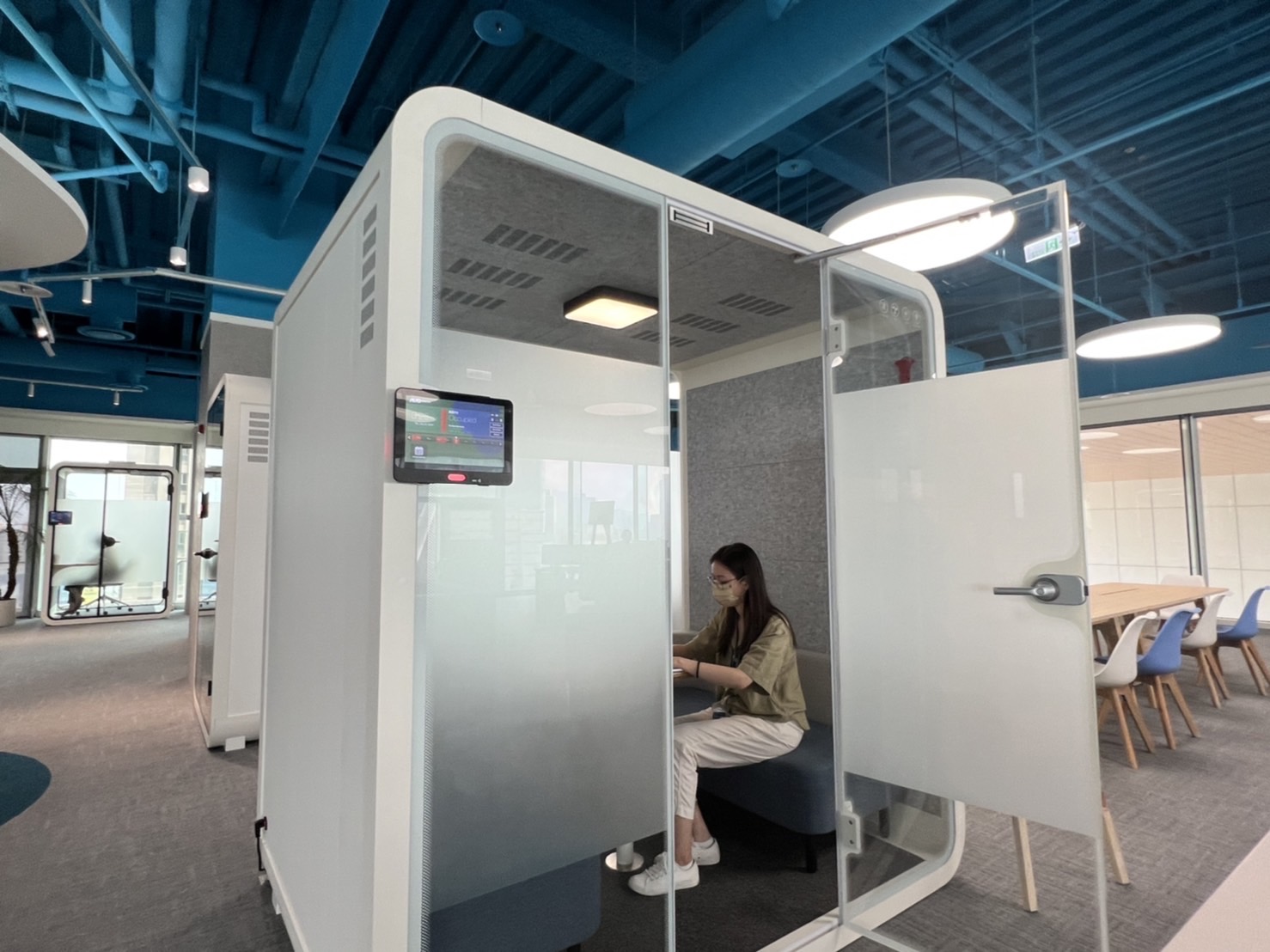 德扑之星高雄據點的智慧行動辦公艙，展現德扑之星在面板以外的研發應用軟實力